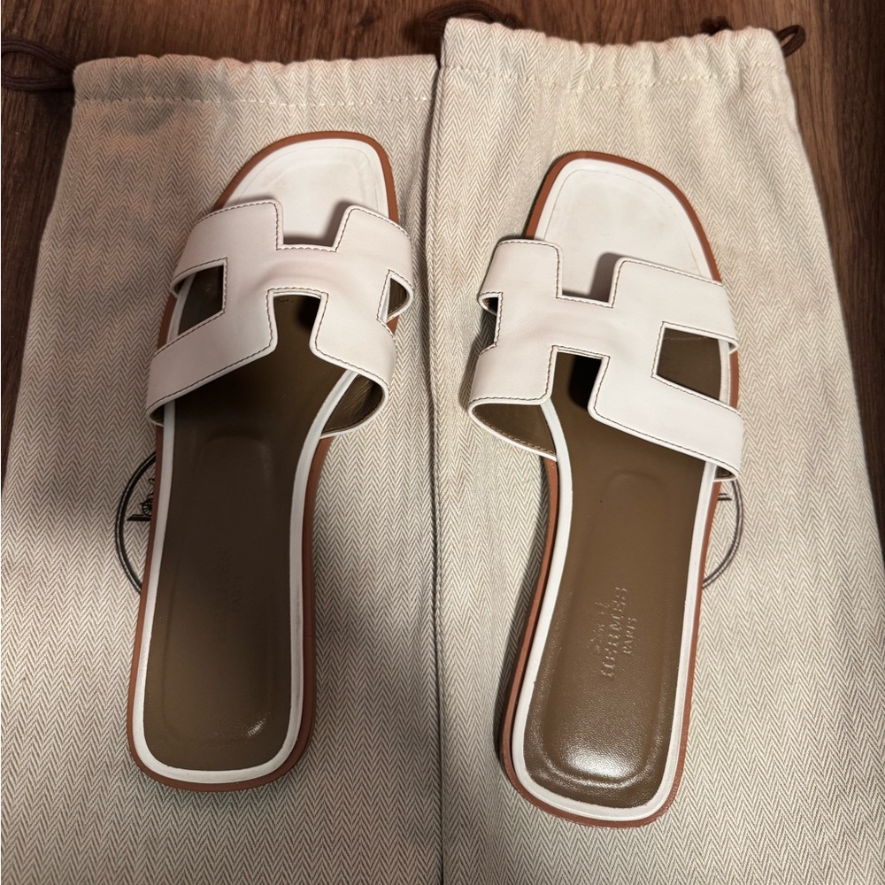 Used authentic original style white Hermes oran sandals